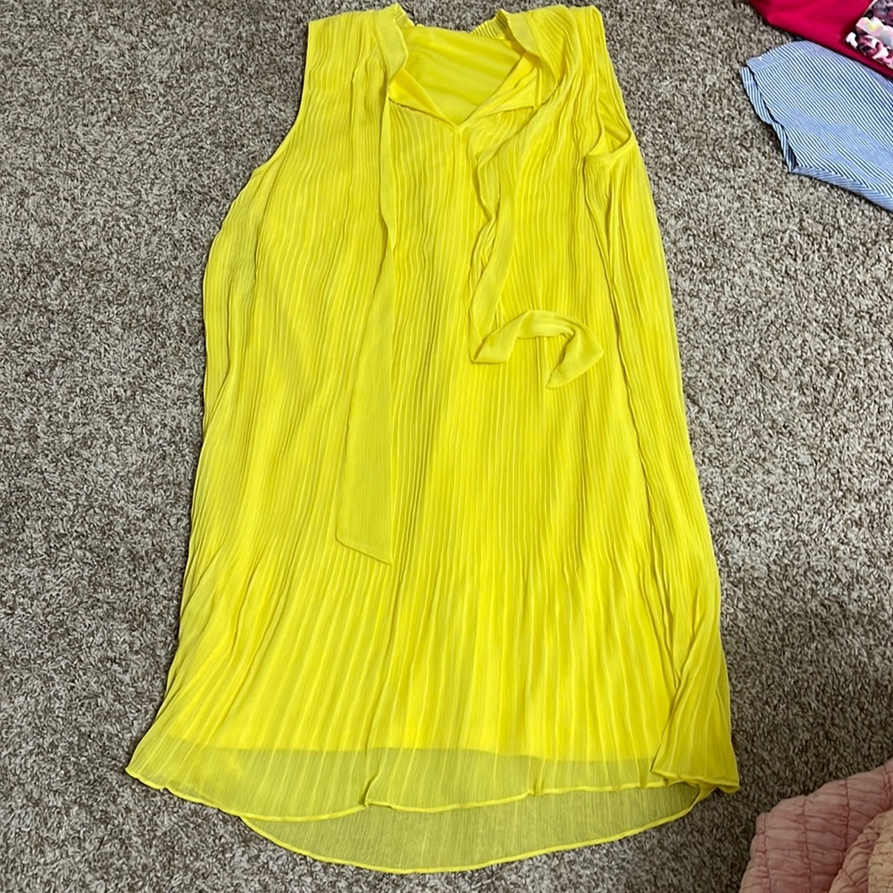 Dkny beautiful yellow dress